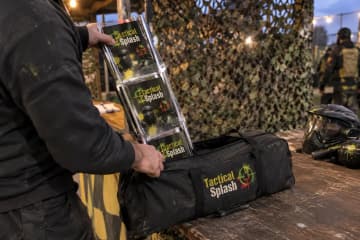 Мобільну буклетницю складають у сумку після події