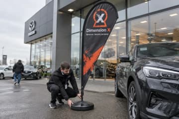 Віндер крапля встановлюють на основу біля автосалону